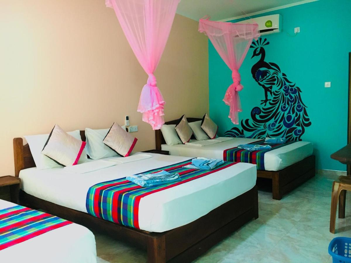 Gangadiya Lodge 锡吉里亚 外观 照片