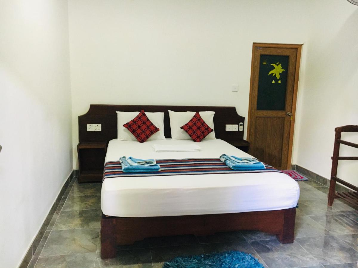 Gangadiya Lodge 锡吉里亚 外观 照片