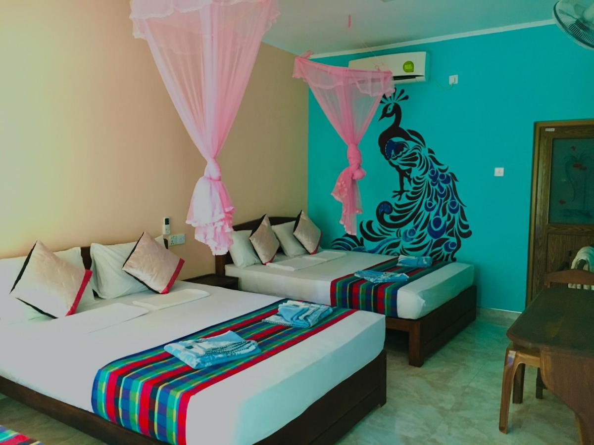 Gangadiya Lodge 锡吉里亚 外观 照片