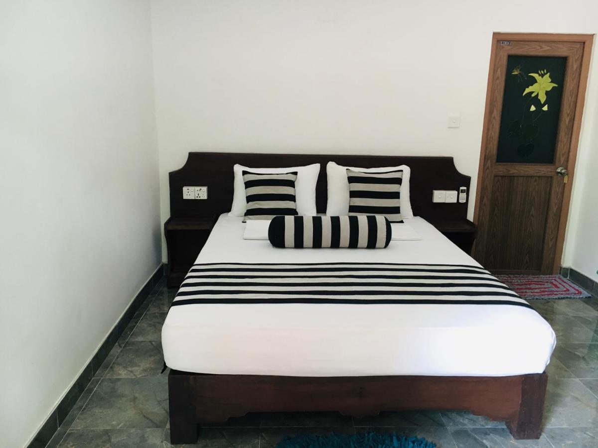 Gangadiya Lodge 锡吉里亚 外观 照片