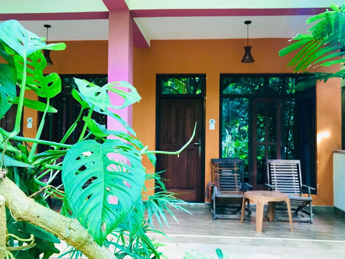 Gangadiya Lodge 锡吉里亚 外观 照片
