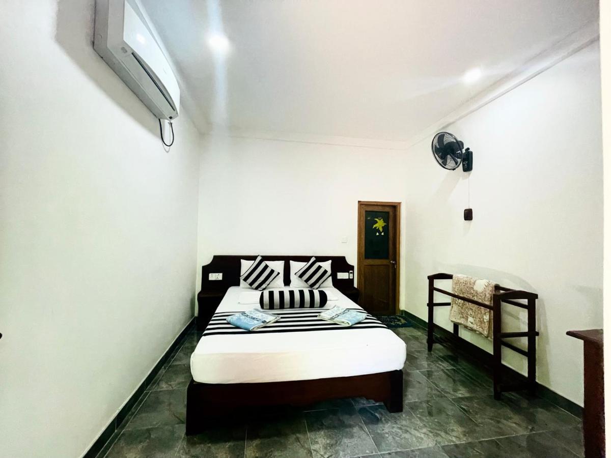Gangadiya Lodge 锡吉里亚 外观 照片