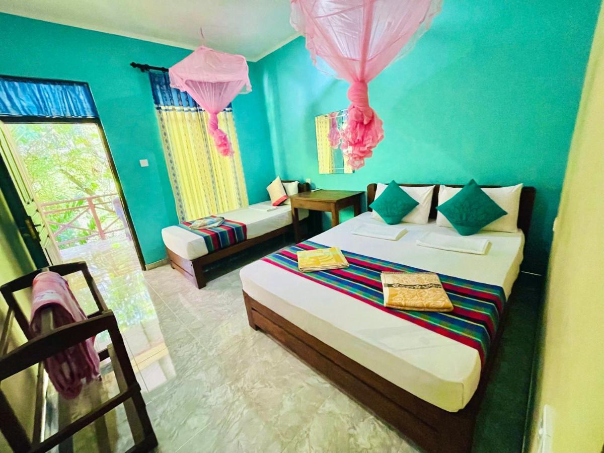 Gangadiya Lodge 锡吉里亚 外观 照片