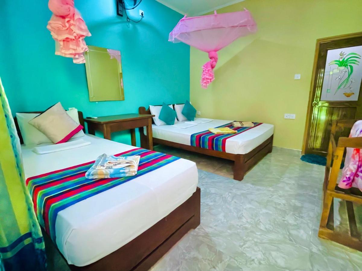Gangadiya Lodge 锡吉里亚 外观 照片