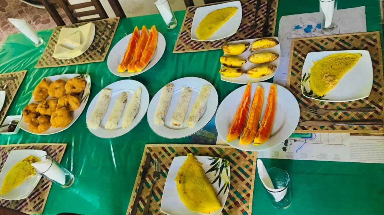 Gangadiya Lodge 锡吉里亚 外观 照片