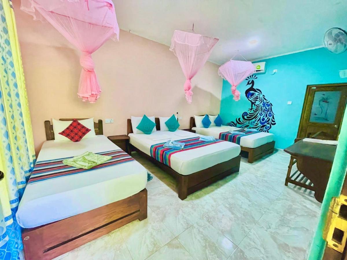 Gangadiya Lodge 锡吉里亚 外观 照片