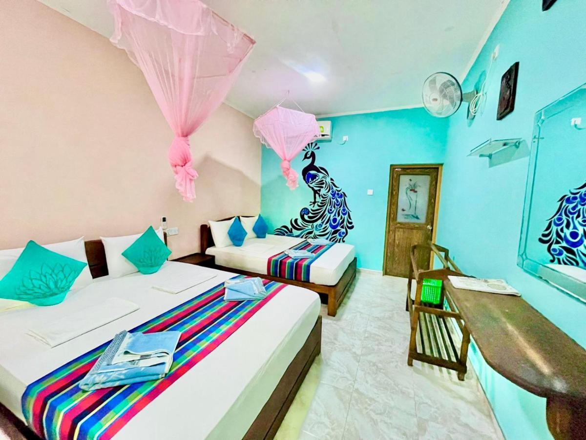 Gangadiya Lodge 锡吉里亚 外观 照片