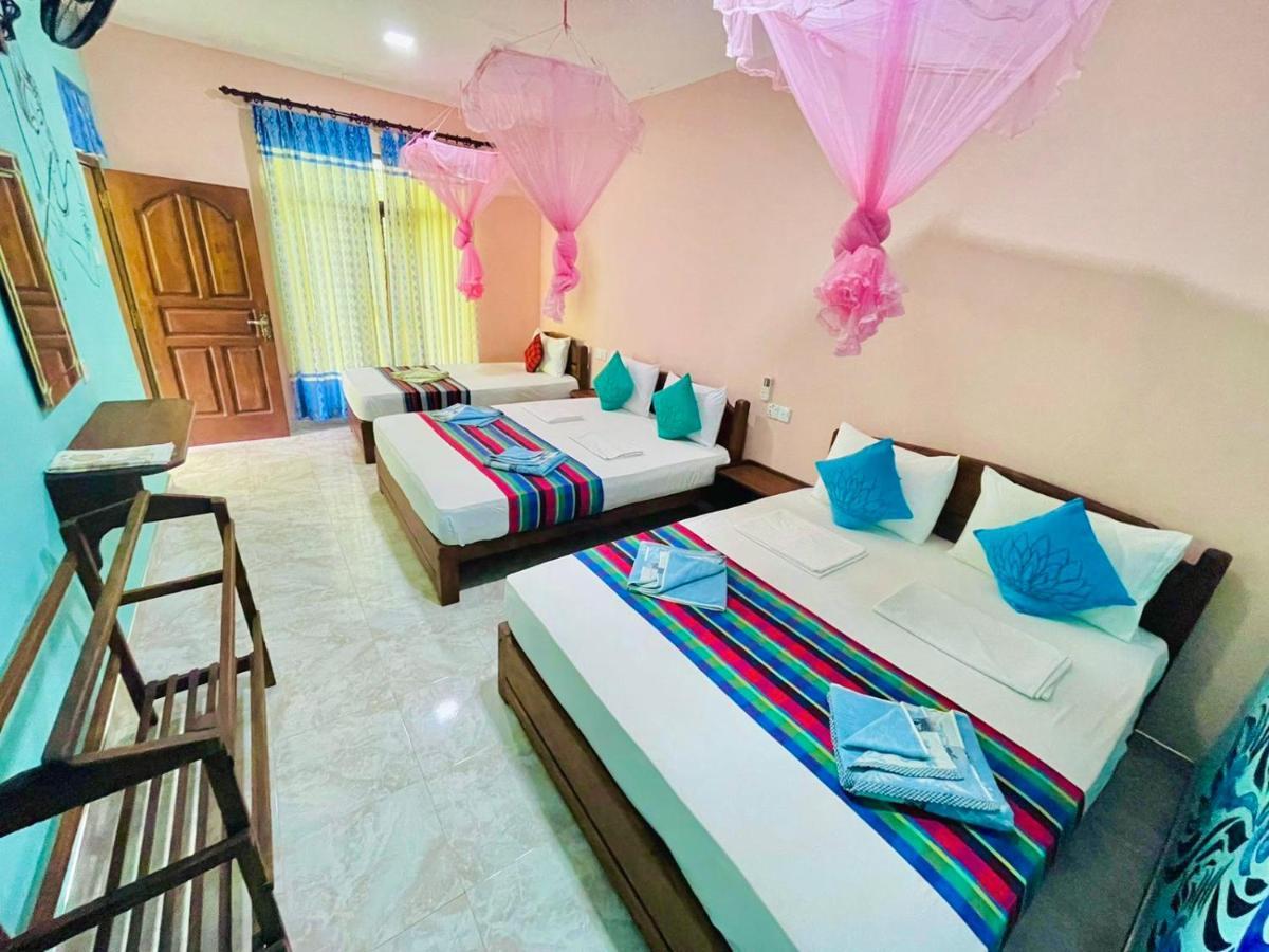 Gangadiya Lodge 锡吉里亚 客房 照片