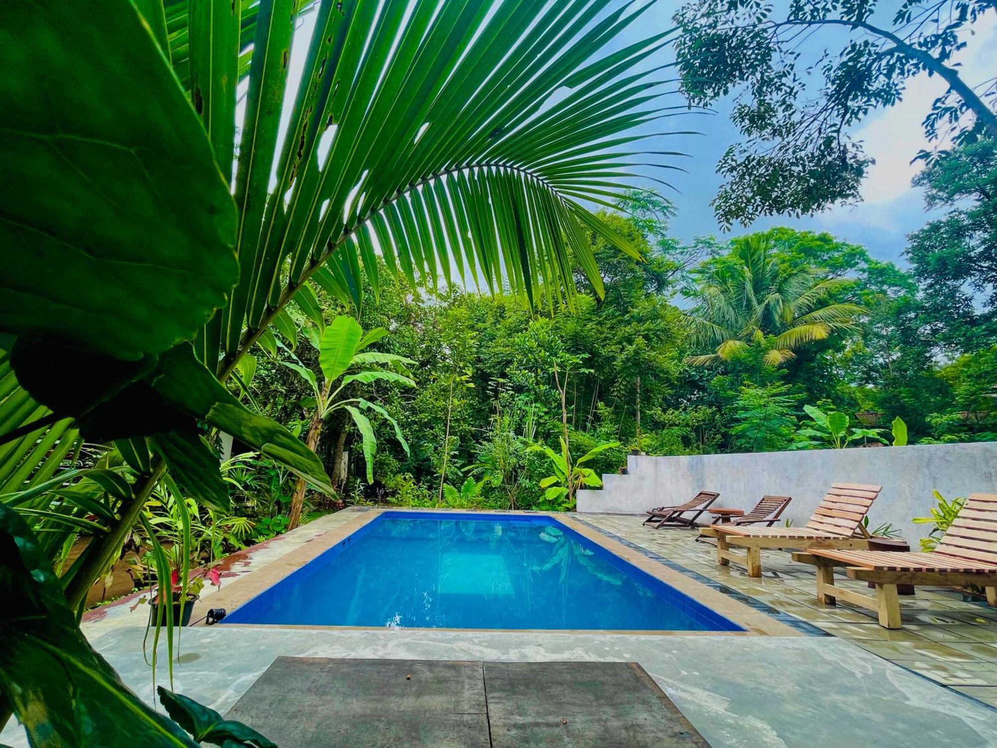 Gangadiya Lodge 锡吉里亚 外观 照片