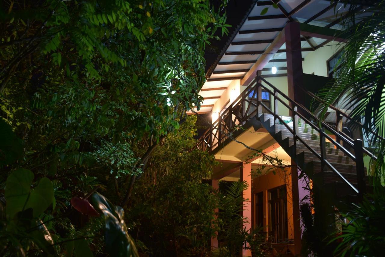 Gangadiya Lodge 锡吉里亚 外观 照片
